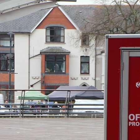 1 Fitzhamon Embankment Apartments Opposite Principality Stadium - Long Stay Offer Cardiff Bagian luar foto