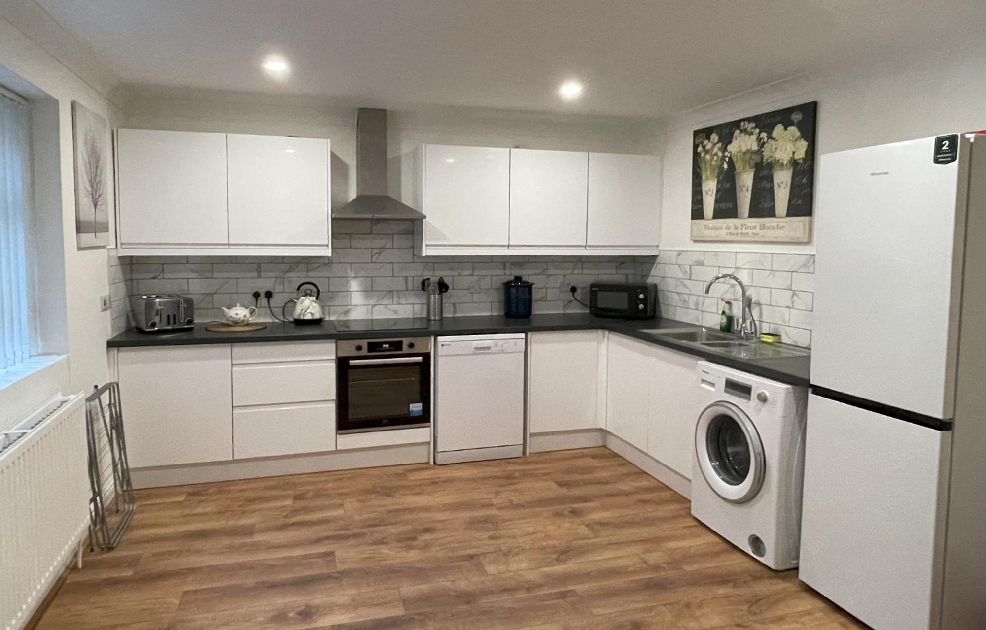 1 Fitzhamon Embankment Apartments Opposite Principality Stadium - Long Stay Offer Cardiff Bagian luar foto