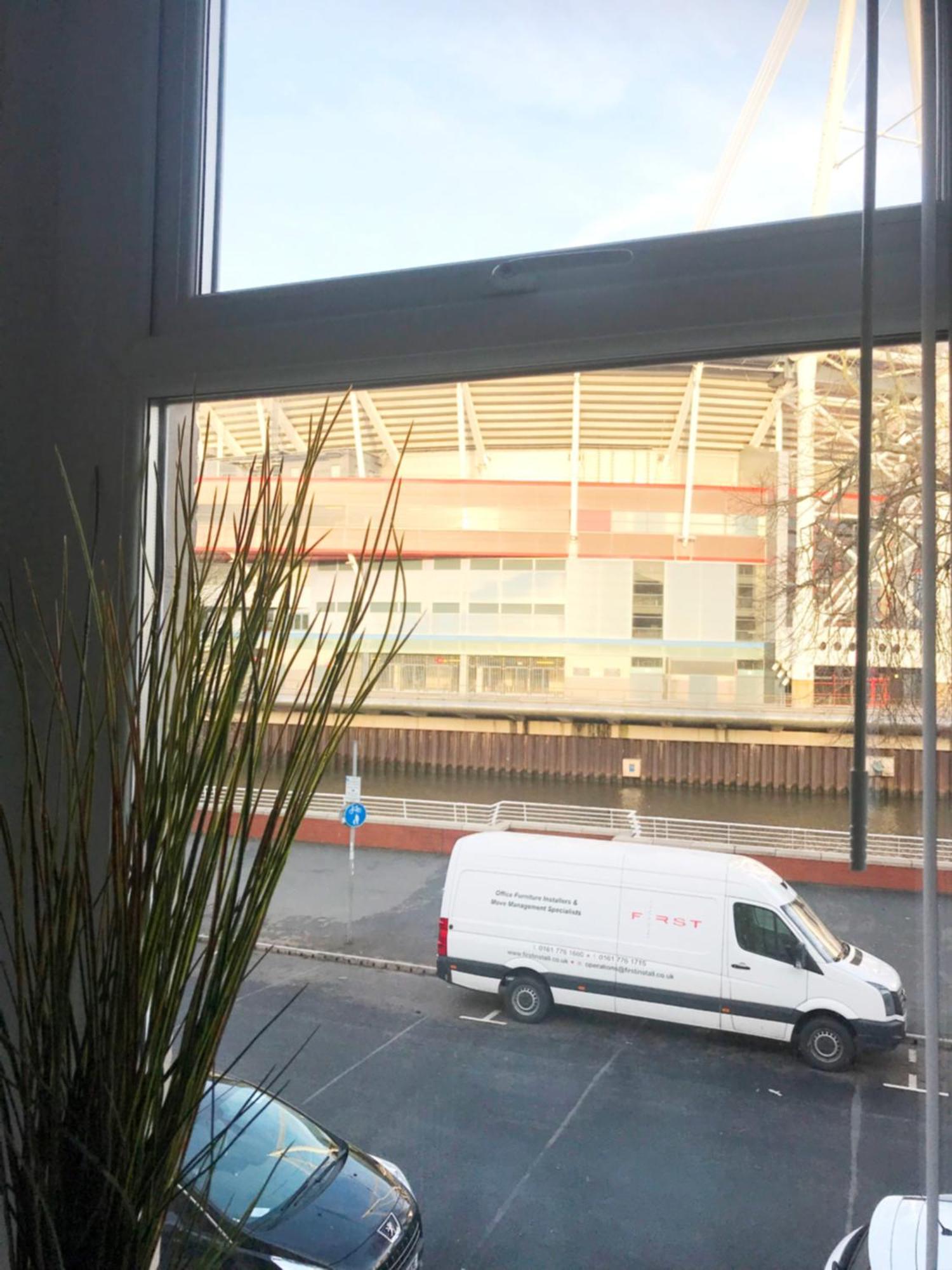 1 Fitzhamon Embankment Apartments Opposite Principality Stadium - Long Stay Offer Cardiff Bagian luar foto