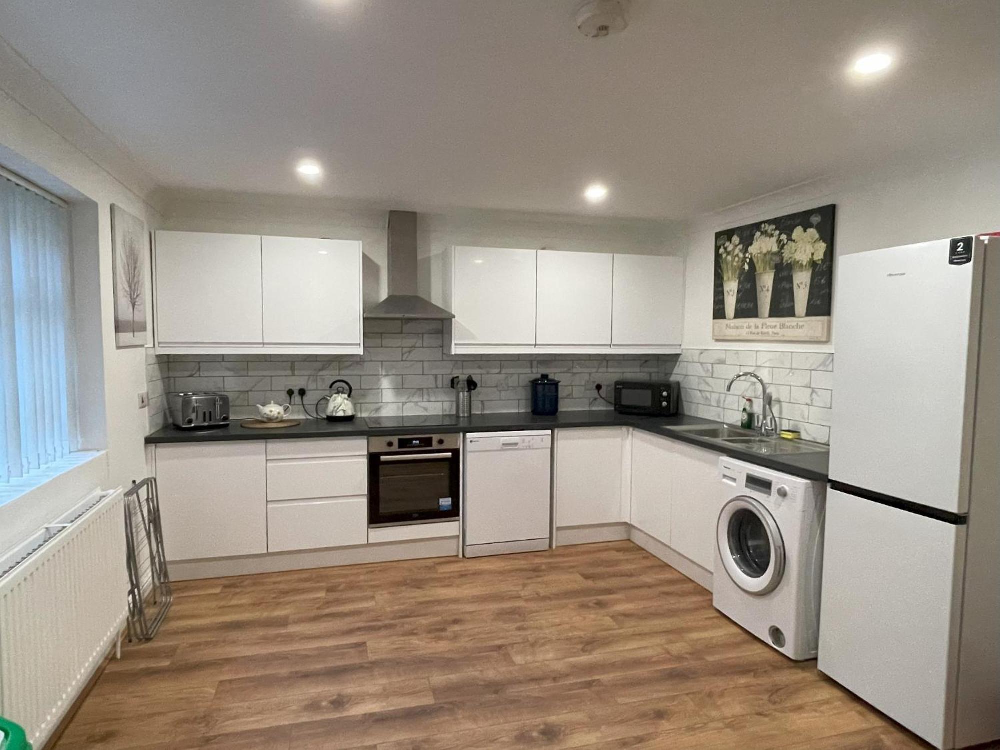 1 Fitzhamon Embankment Apartments Opposite Principality Stadium - Long Stay Offer Cardiff Ruang foto